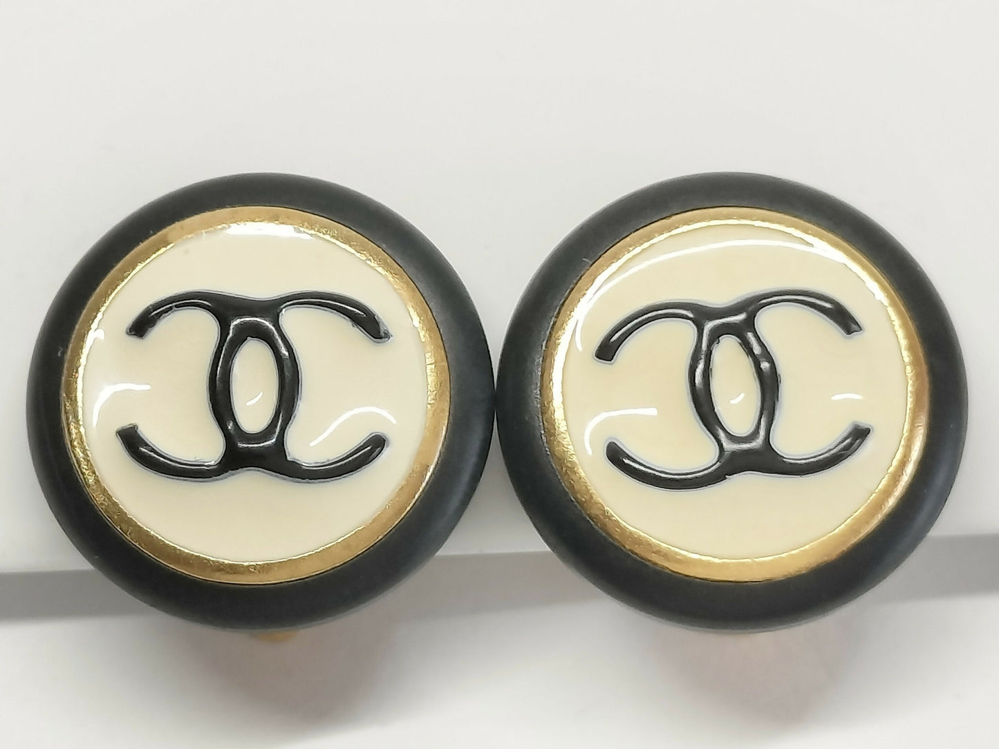 Chanel Vintage 97P Enamel Black  White Round Bean Clip-on Earrings