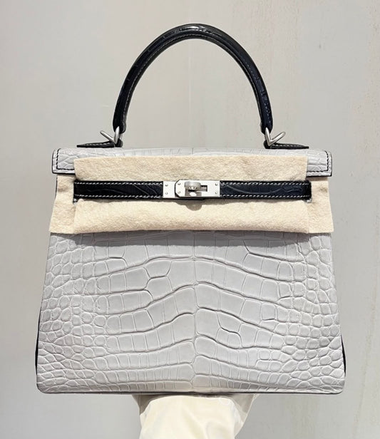 Hermes kelly 25 Gris Perle and black matte alligator leather brushed palladium hardware