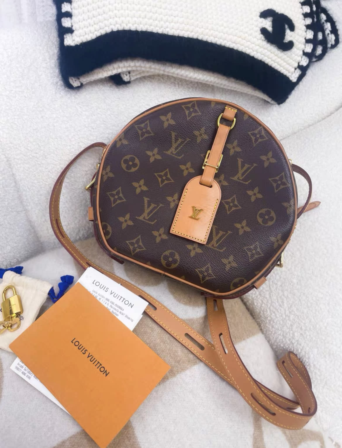 LOUIS VUITTON Louis Vuitton BOITE CHAPEAU SOUPLE  Crossbody MM Monogram - Small Crossbody Bag - Used fashion item from Top Quality Luxury Designers Bag