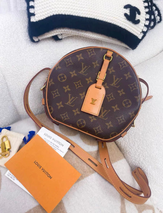 LOUIS VUITTON Louis Vuitton BOITE CHAPEAU SOUPLE  Crossbody MM Monogram - Small Crossbody Bag - Used fashion item from Top Quality Luxury Designers Bag