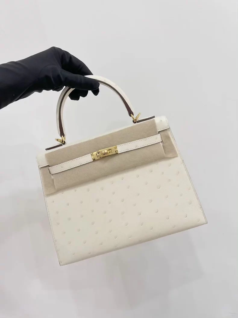 Hermès Kelly 25 Nata Ostrich Leather Gold Hardware