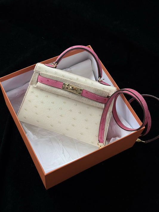 Hermès Mini Kelly 20 (20) Craie  Bubblegum Pink Ostrich with Gold Hardware