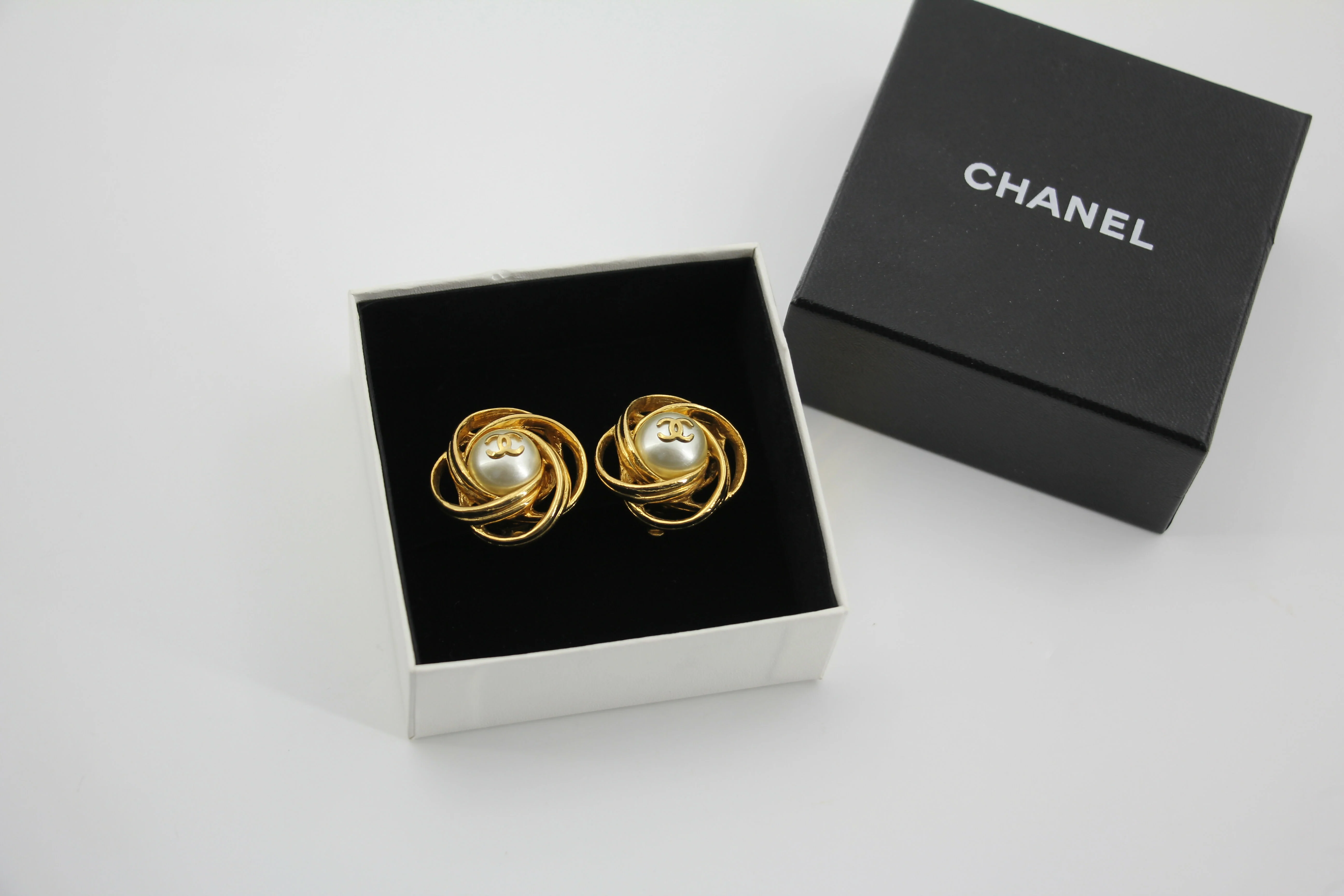 Chanel Vintage 96P Gold-Plated Imitation Pearl Spiral Clip-on Earrings
