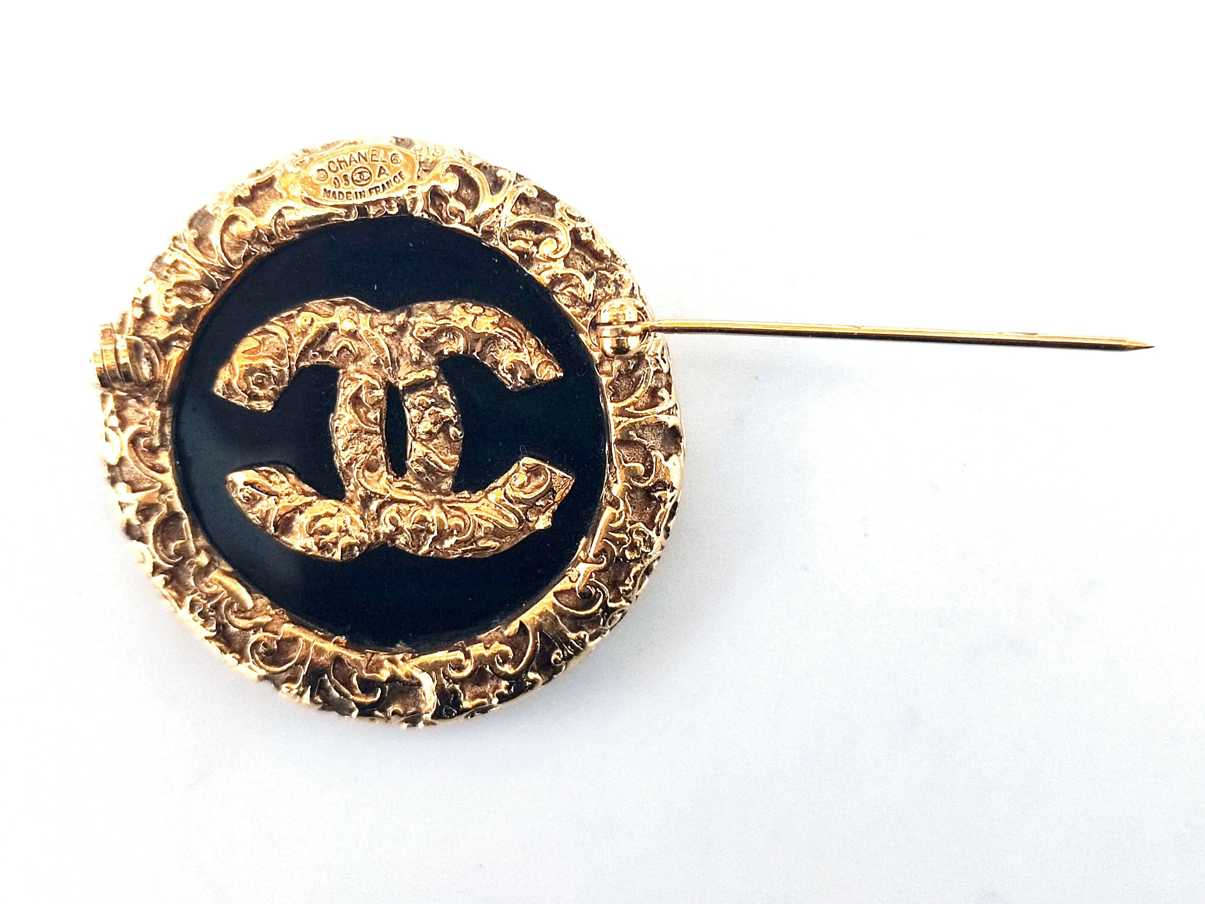 Chanel Vintage 93A Lava Gold Black Coco Mark Round Brooch