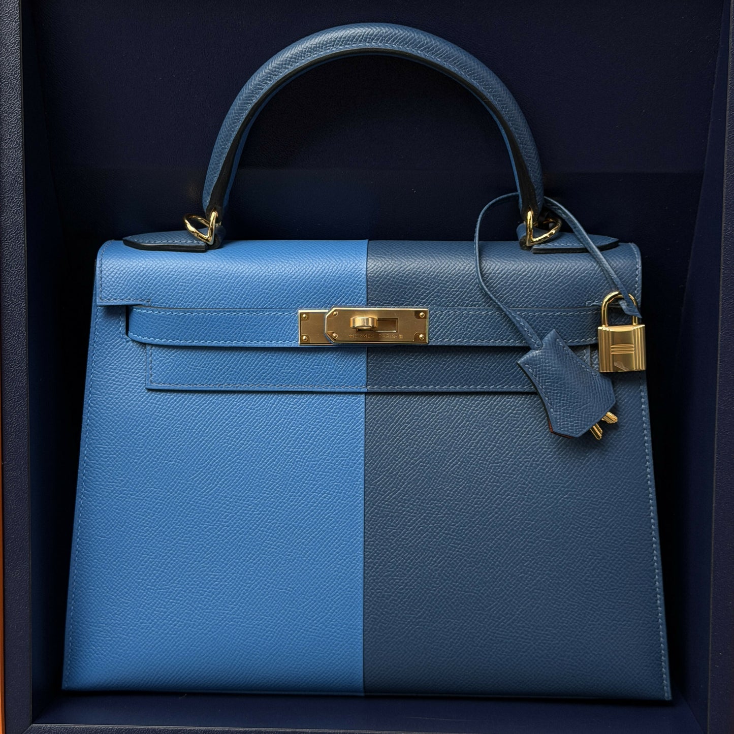 Hermès Kelly Sellier 28 Casaque Bleu Tanzania  Bleu Nuit Epsom with Gold Hardware Z Stamp (Limited Edition)