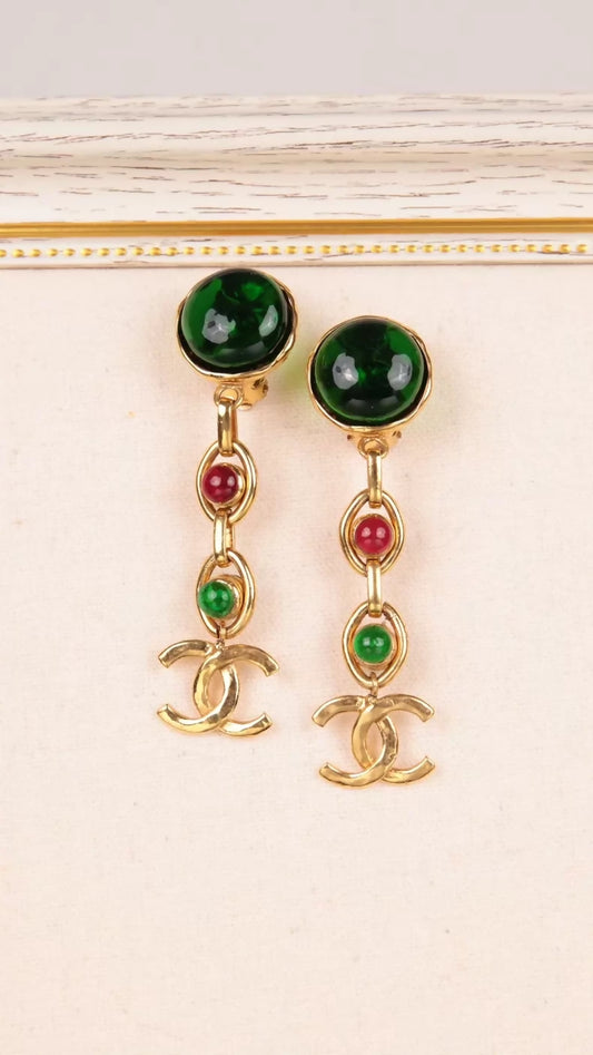 Chanel Red and green glass long clip-on earrings