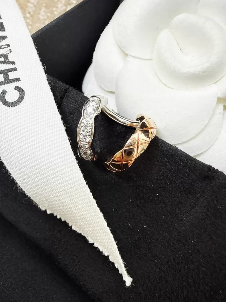 Chanel Coco Crush 18K Two-Tone Quilted Diamond-Set White Gold Single Earring