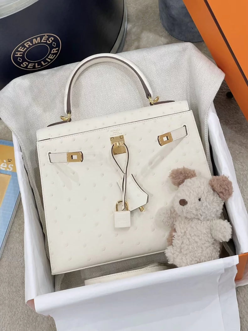 Hermès Kelly 25 Nata Ostrich Leather Gold Hardware