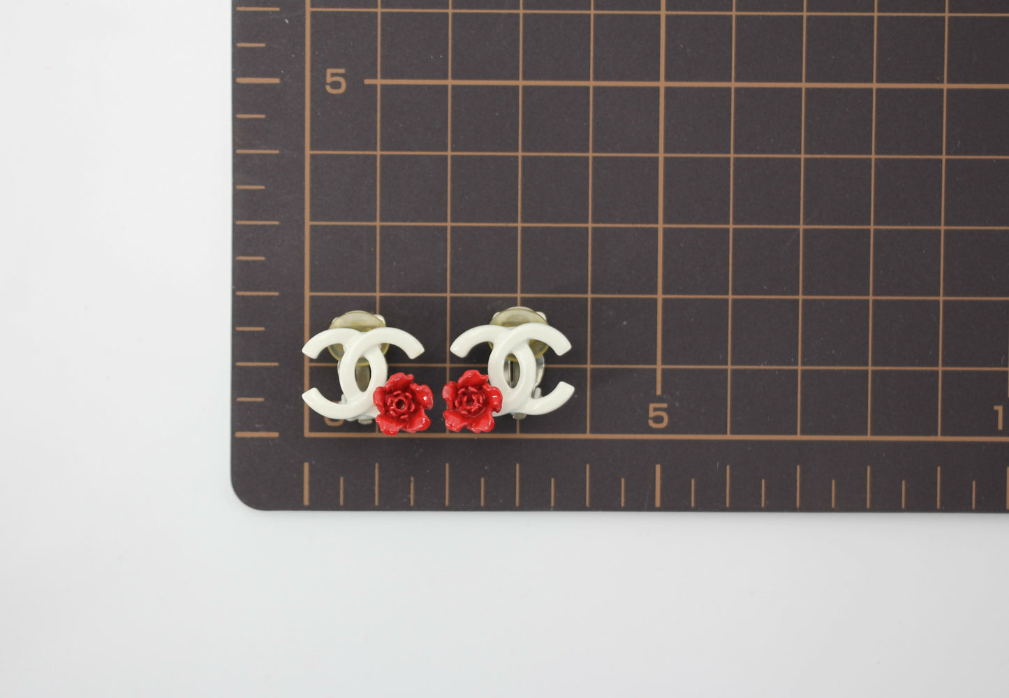 Chanel Vintage 04P Resin Red Flower Clip On Earrings