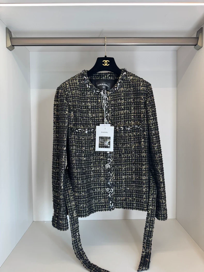 Chanel 25A Black and Gold tweed Jacket