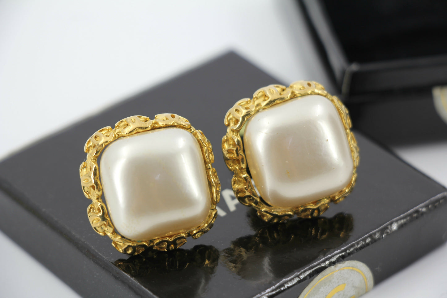 Chanel Vintage 91 Imitation Pearl Square Gold-Plated Clip-on Earrings