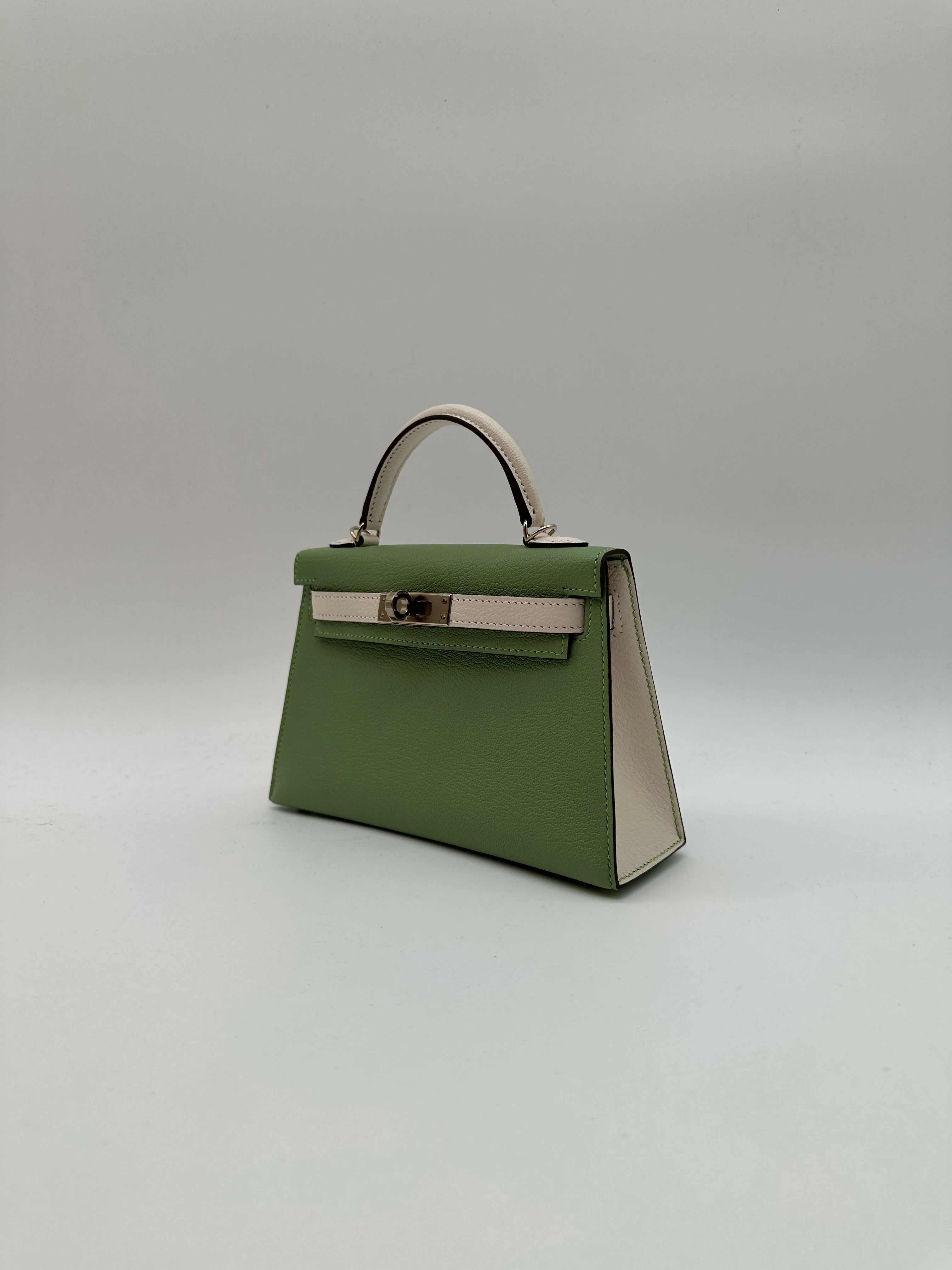 Hermès Kelly 20 HSS Vert Criquet / Nata Chèvre PHW B 2024