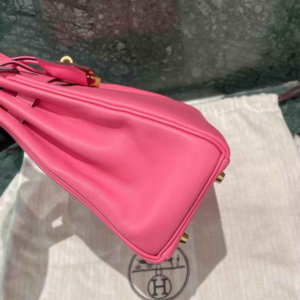 Hermès Kelly 25 – Lipstick Pink Swift Leather with Gold Buckle (3)