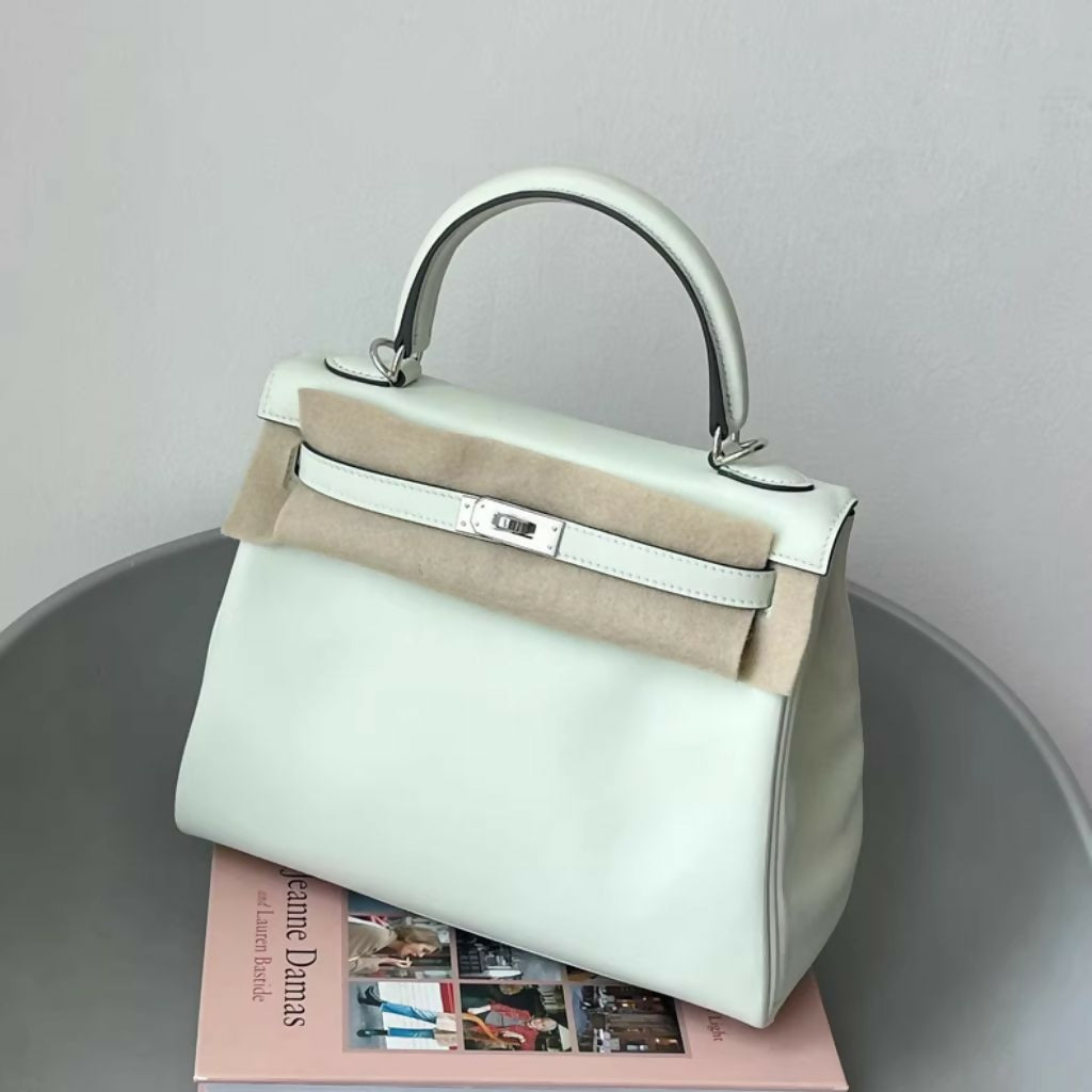Hermès Kelly 25 – Bubble Green Swift Leather with Silver Buckle