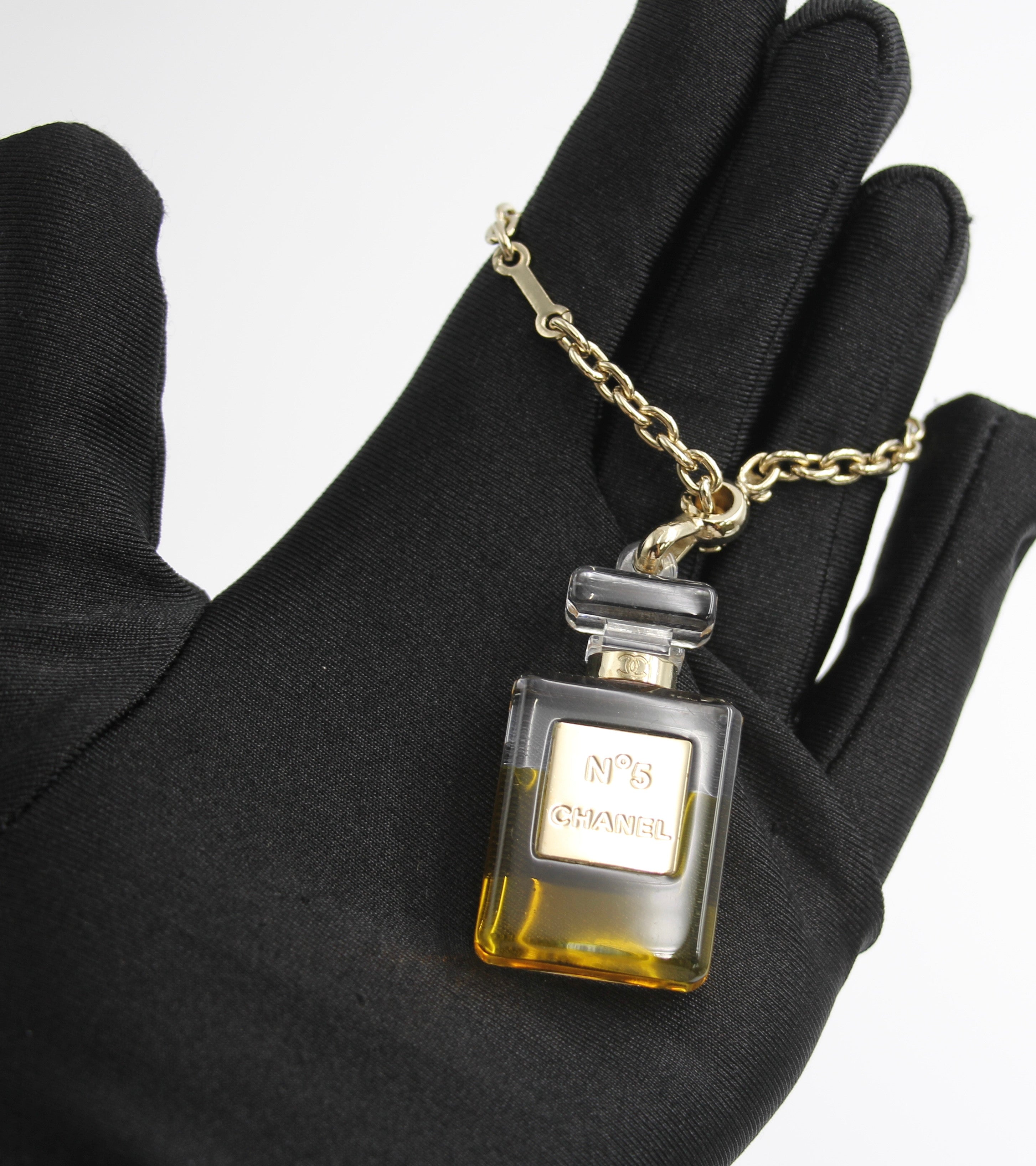 CHANEL Chanel Vintage 04P Gold Plated No 5 Perfume Bottle Handbag Charm - Onesize handbag - Used fashion item from Top Quality Luxury Designers Bag