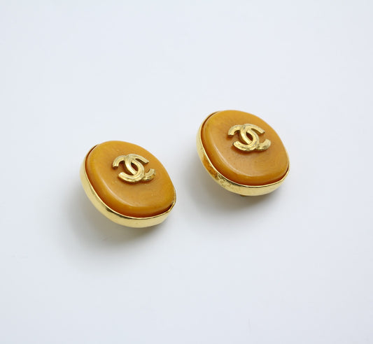 CHANEL Chanel Vintage 98P Imitation Beeswax Caramel Color Cc Logo Ear Clip - Onesize Fashion Jewellery - Vintage fashion from Top Quality Luxury Designers Bag