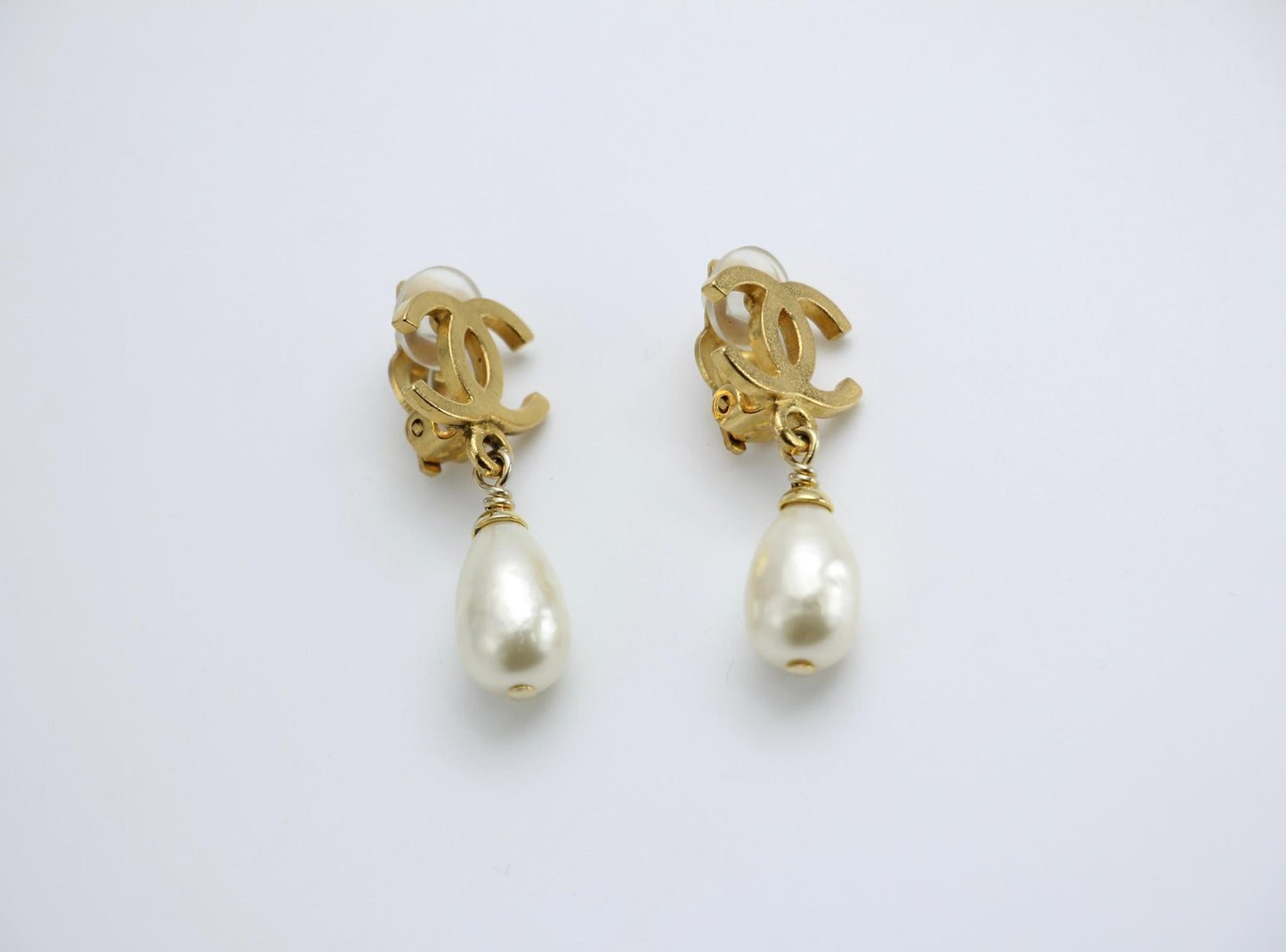 Chanel Vintage 95A Gold Plated Pearl Drop Earrings
