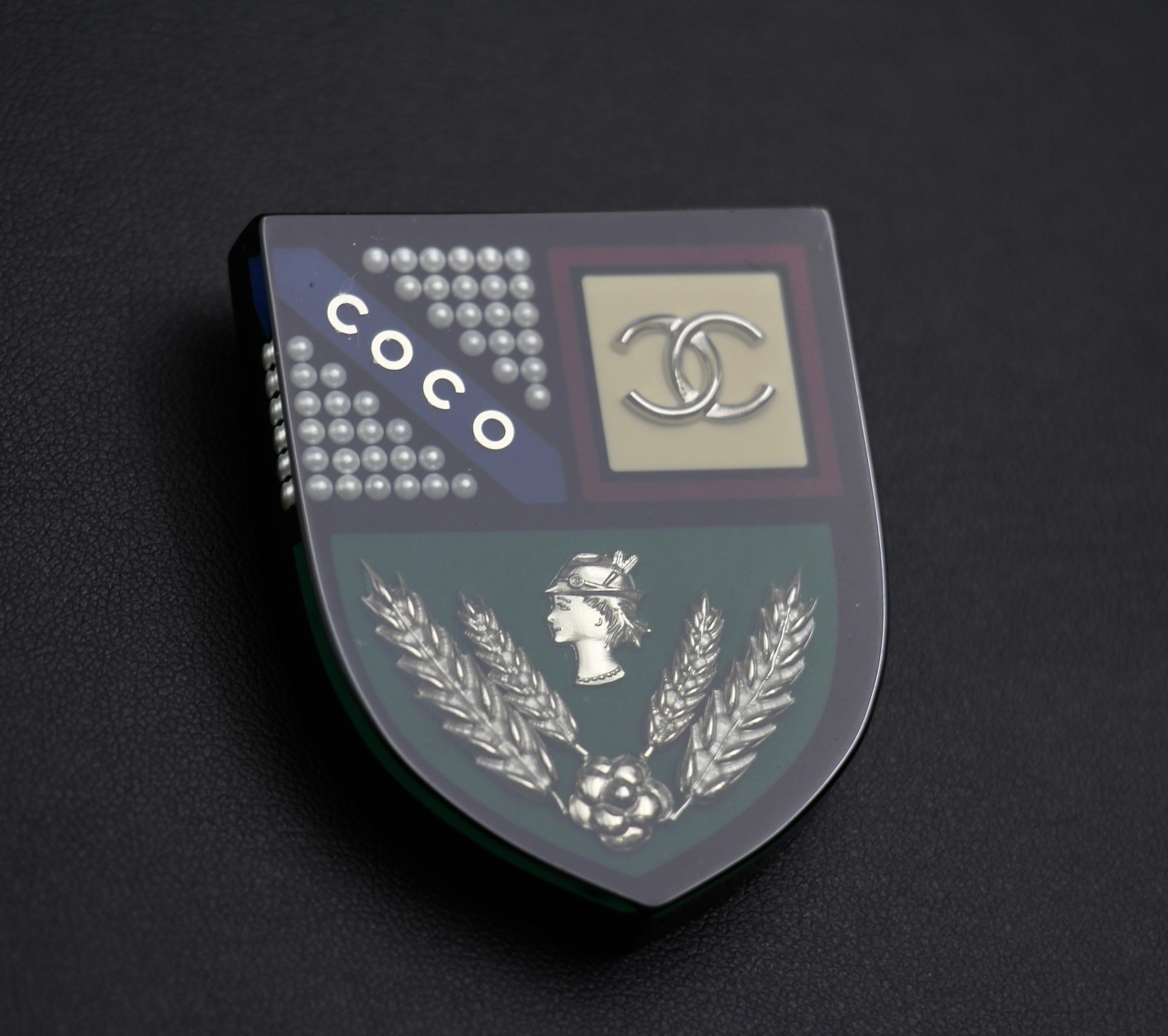 CHANEL Chanel Vintage 15B Resin Shield Ms Coco Wheat Brooch - Onesize Fashion Jewellery - Vintage fashion from Top Quality Luxury Designers Bag