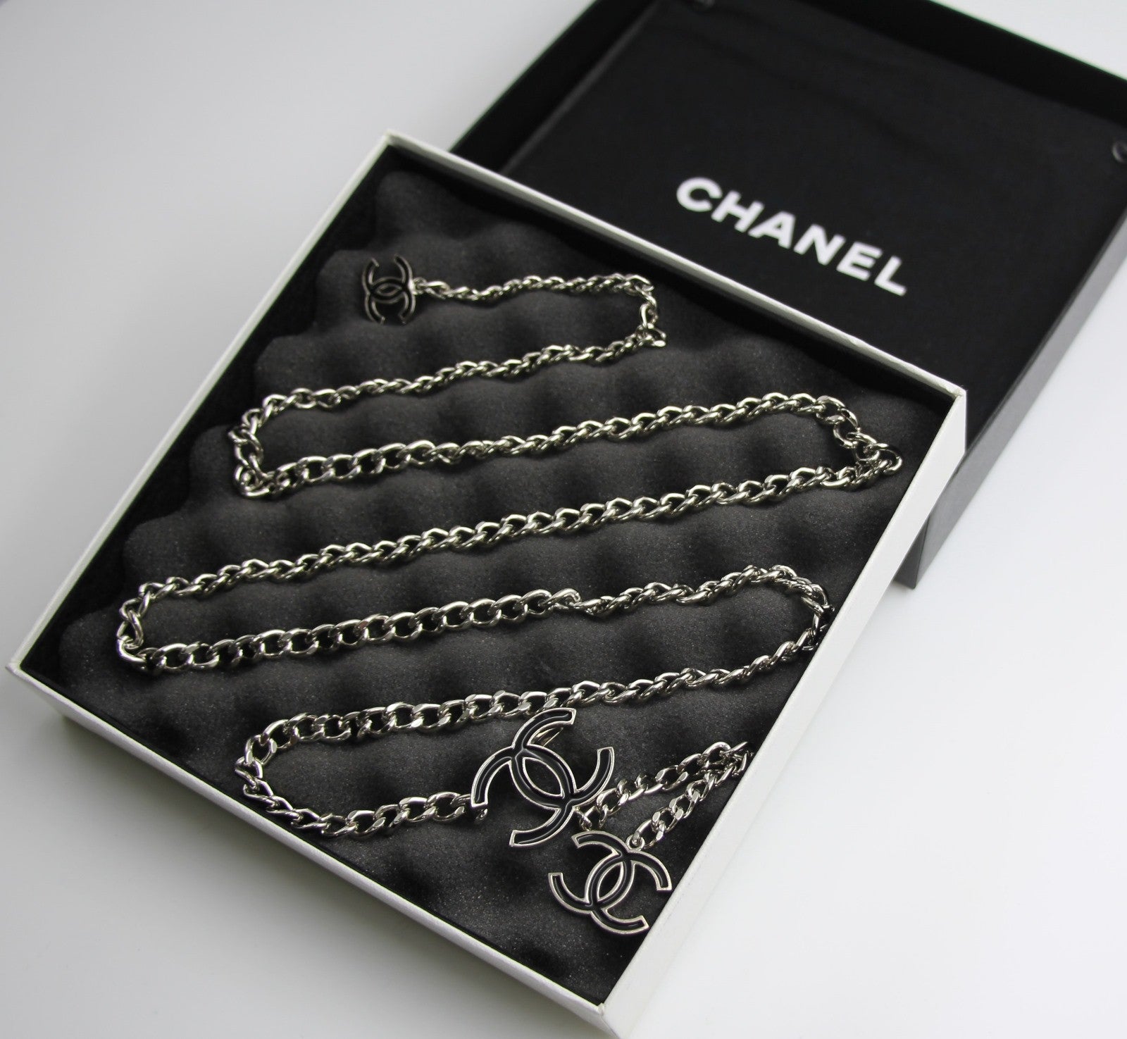 CHANEL Chanel Vintage A12 Enamel Black Silver Metal Waist Chain Neck Chain - Onesize Fashion Jewellery - Secondhand luxury from Top Quality Luxury Designers Bag