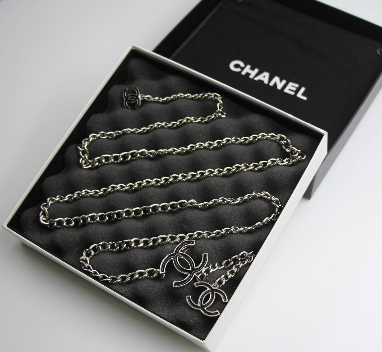 CHANEL Chanel Vintage A12 Enamel Black Silver Metal Waist Chain Neck Chain - Onesize Fashion Jewellery - Secondhand luxury from Top Quality Luxury Designers Bag
