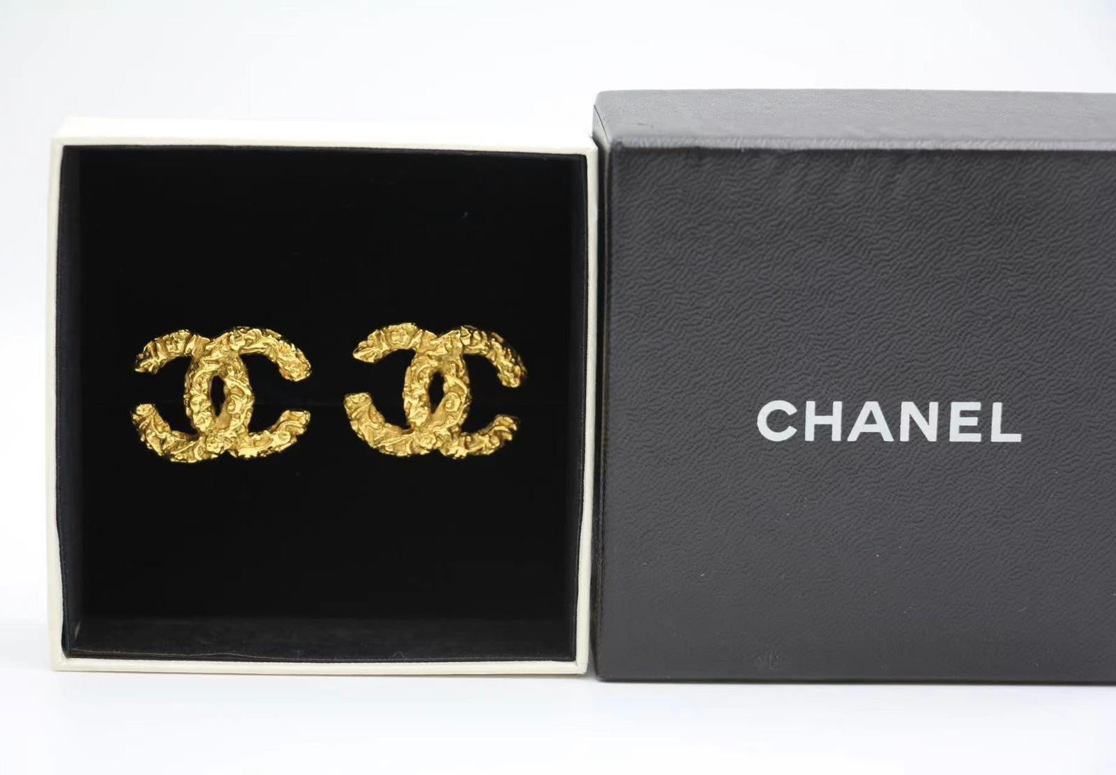 CHANEL Chanel Vintage 93A Lava Gold Clip-On Earrings - Onesize Fashion Jewellery - Vintage fashion from Top Quality Luxury Designers Bag