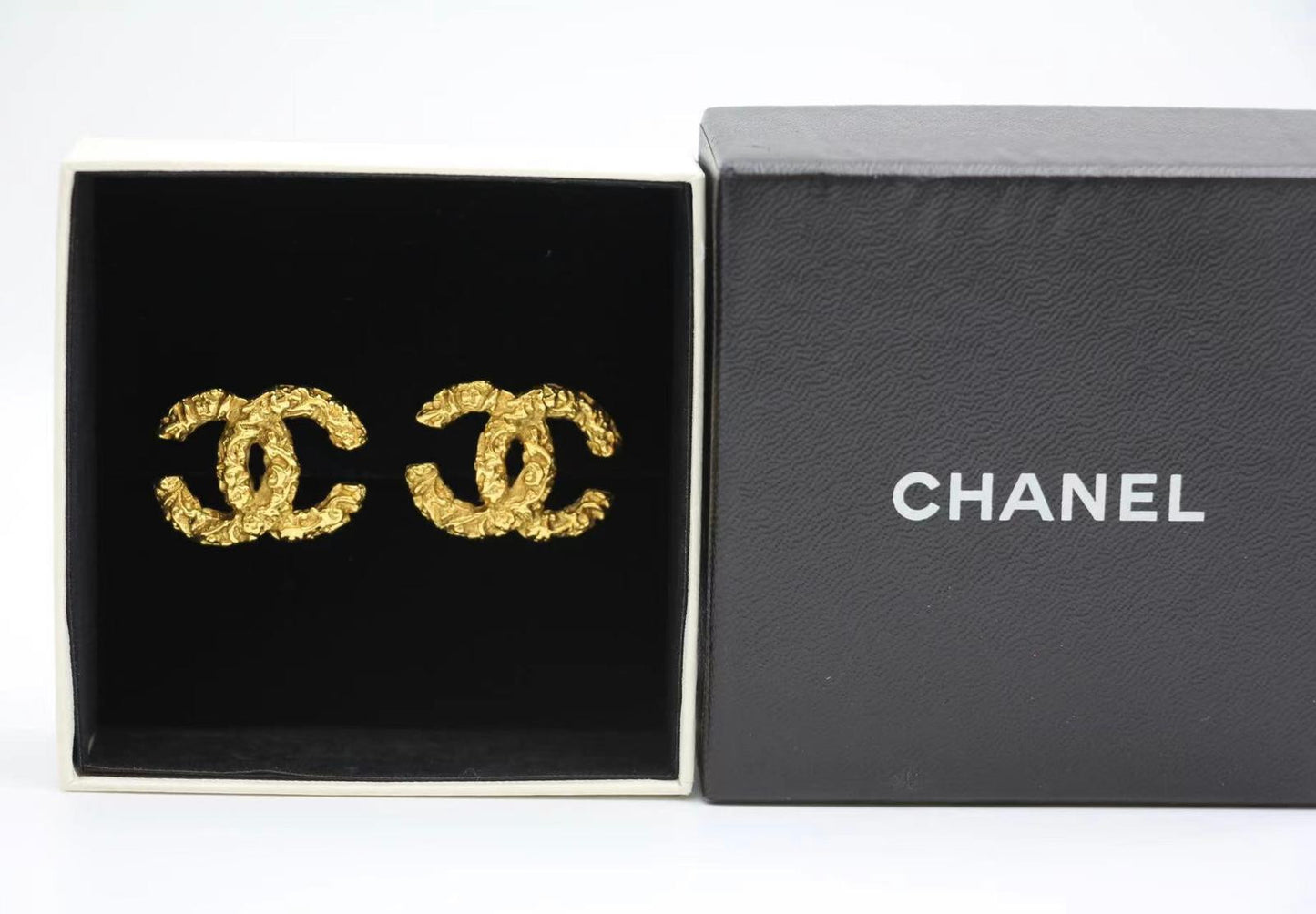 CHANEL Chanel Vintage 93A Lava Gold Clip-On Earrings - Onesize Fashion Jewellery - Vintage fashion from Top Quality Luxury Designers Bag