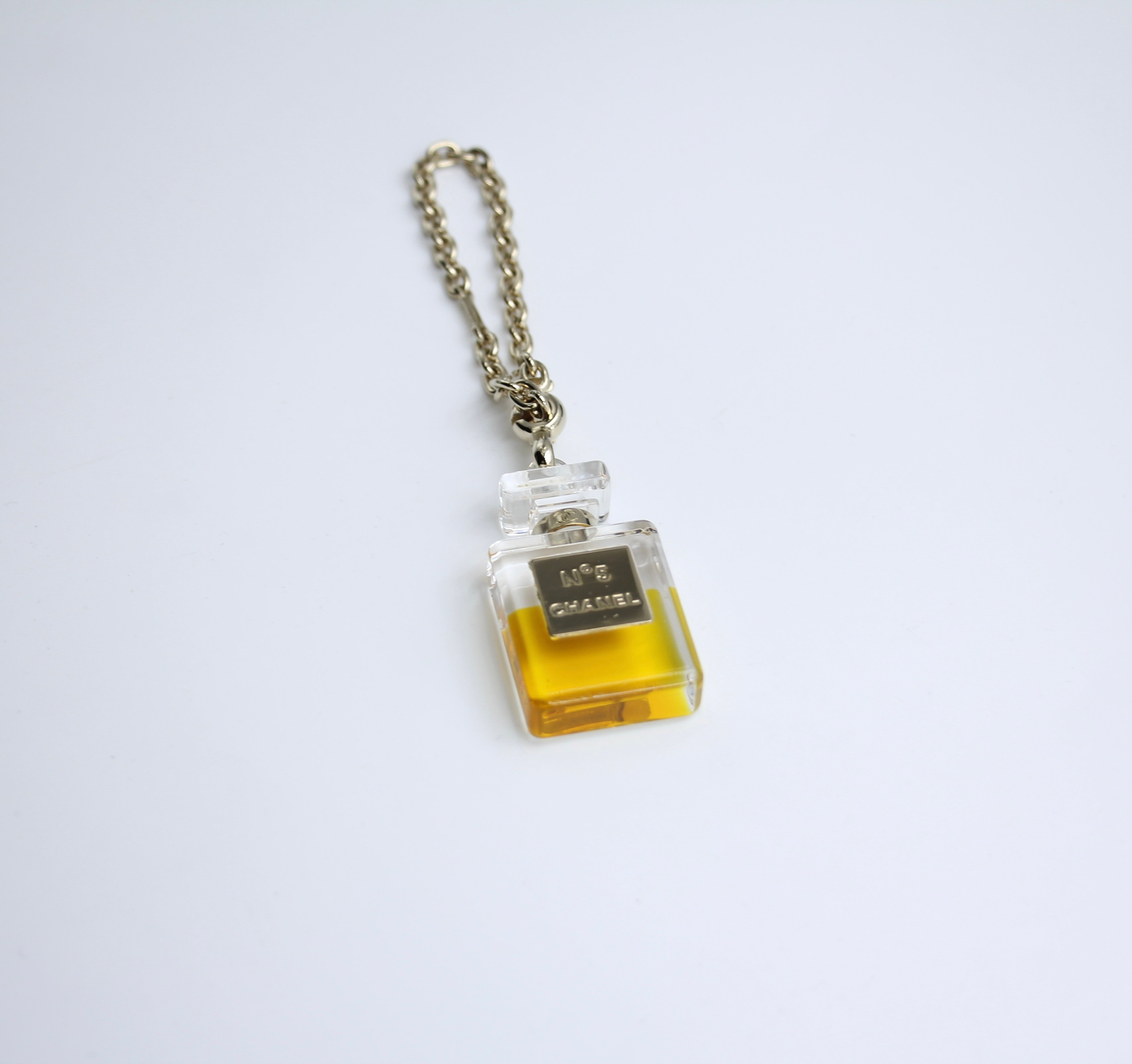 CHANEL Chanel Vintage 04P Gold Plated No 5 Perfume Bottle Handbag Charm - Onesize Accessories - Used fashion item from Top Quality Luxury Designers Bag