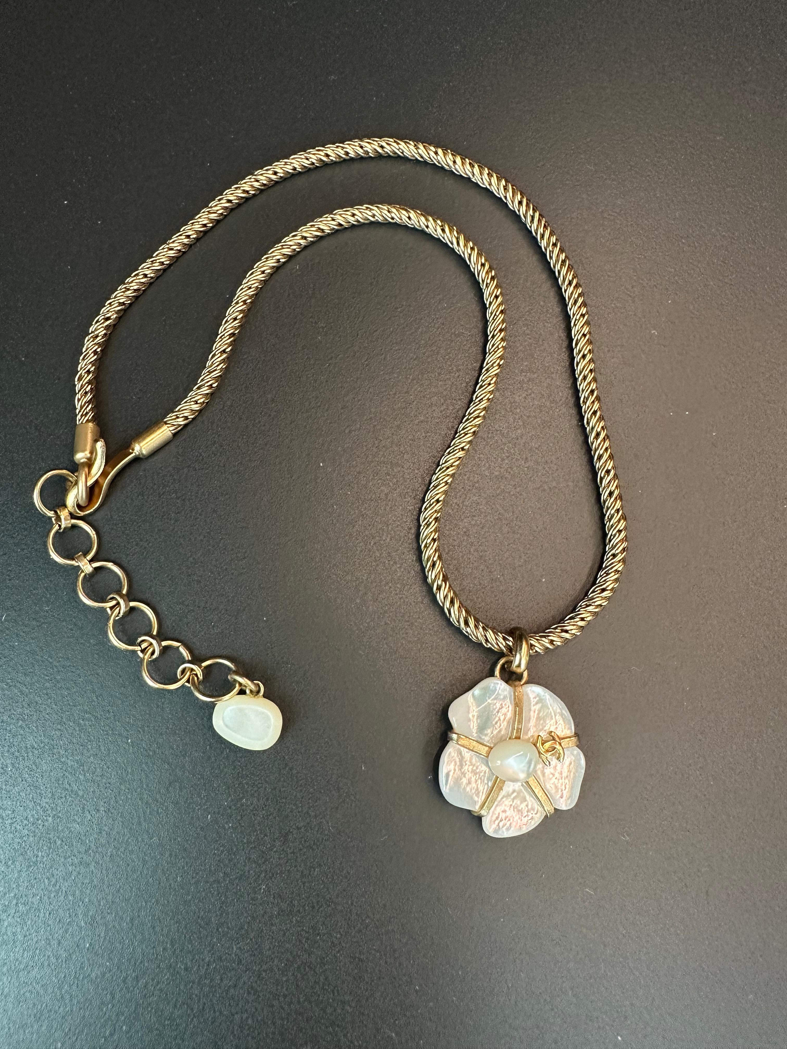 CHANEL Chanel Vintage 01A Metal Mother-Of-Pearl Cc Twisted Necklace - Onesize Fashion Jewellery - Used fashion item from Top Quality Luxury Designers Bag
