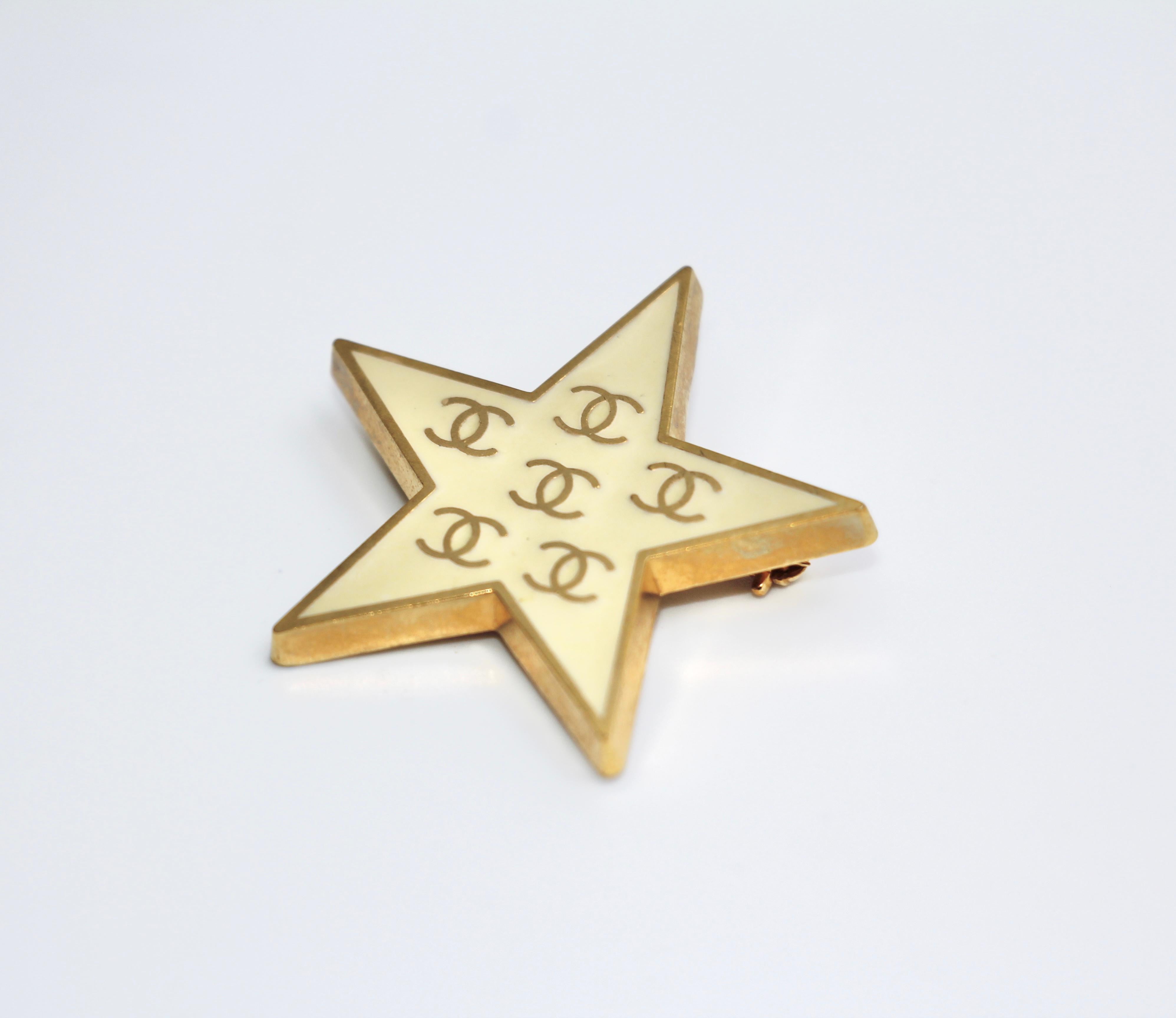 CHANEL Chanel Vintage 01P Metal Yellow Star Brooch - Onesize Fashion Jewellery - Secondhand luxury from Top Quality Luxury Designers Bag