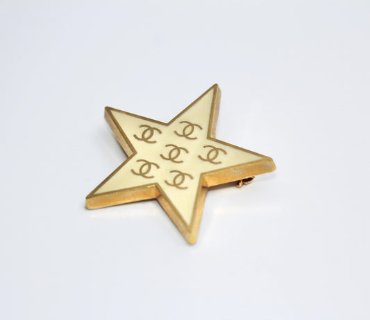 CHANEL Chanel Vintage 01P Metal Yellow Star Brooch - Onesize Fashion Jewellery - Secondhand luxury from Top Quality Luxury Designers Bag
