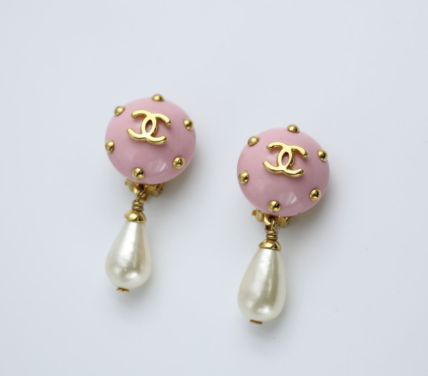 CHANEL Chanel Vintage 96C Resin Pink Bean Imitation Pearl Earrings - Onesize Fashion Jewellery - Secondhand luxury from Top Quality Luxury Designers Bag