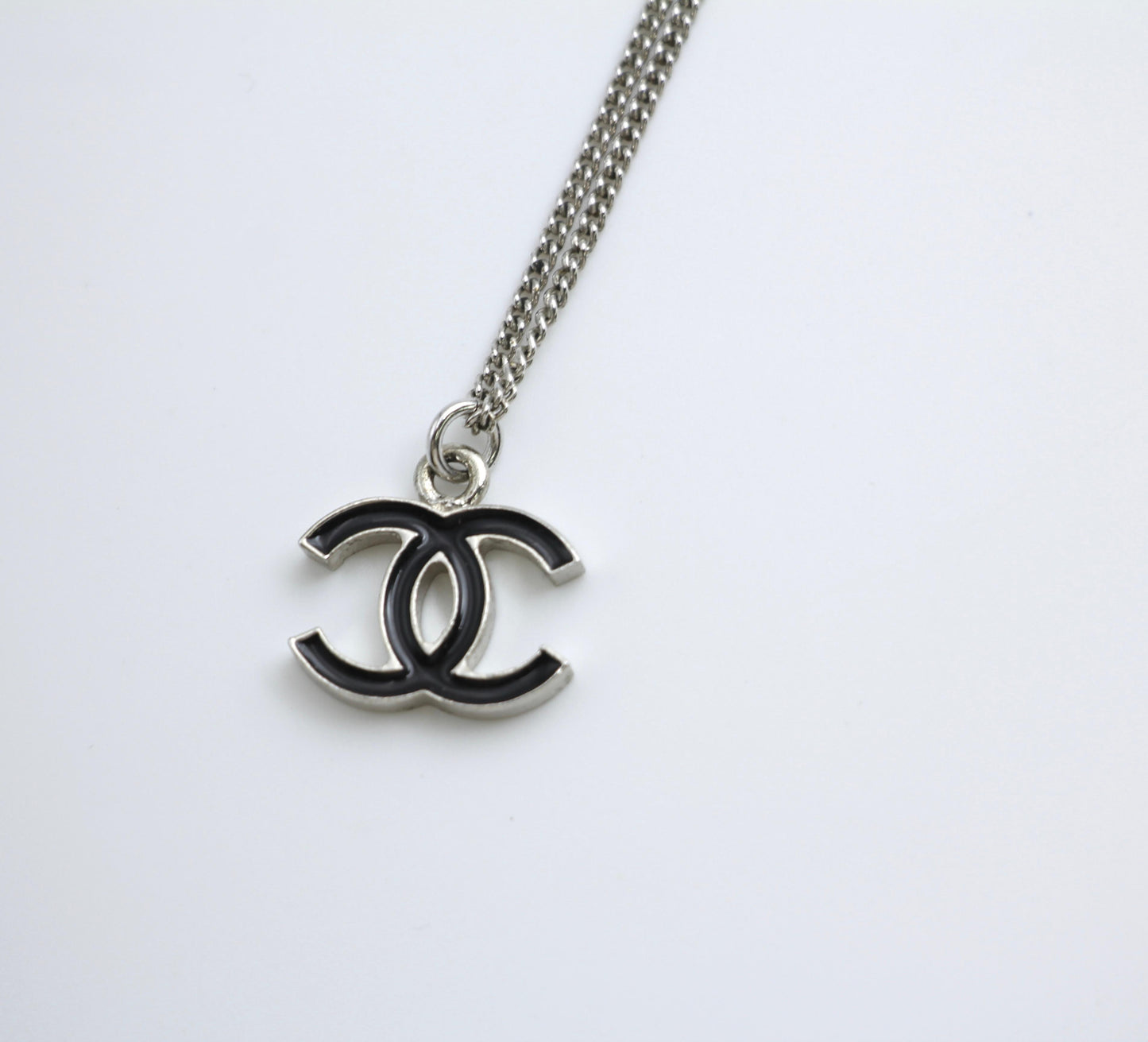 CHANEL Chanel Vintage 05V Enamel Classic Black Cc Necklace - Onesize Fashion Jewellery - Vintage fashion from Top Quality Luxury Designers Bag
