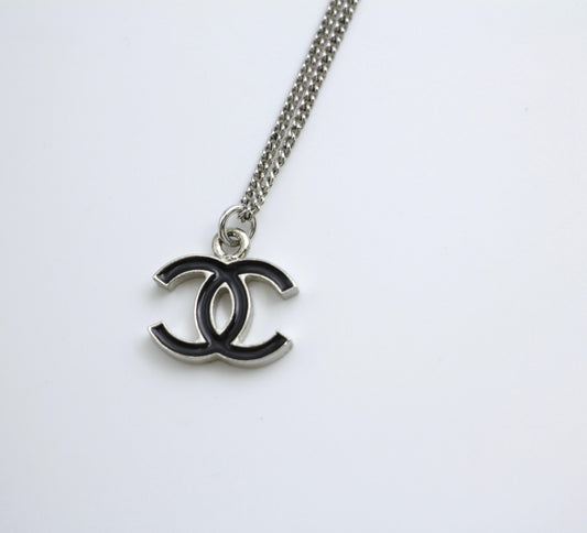 CHANEL Chanel Vintage 05V Enamel Classic Black Cc Necklace - Onesize Fashion Jewellery - Vintage fashion from Top Quality Luxury Designers Bag