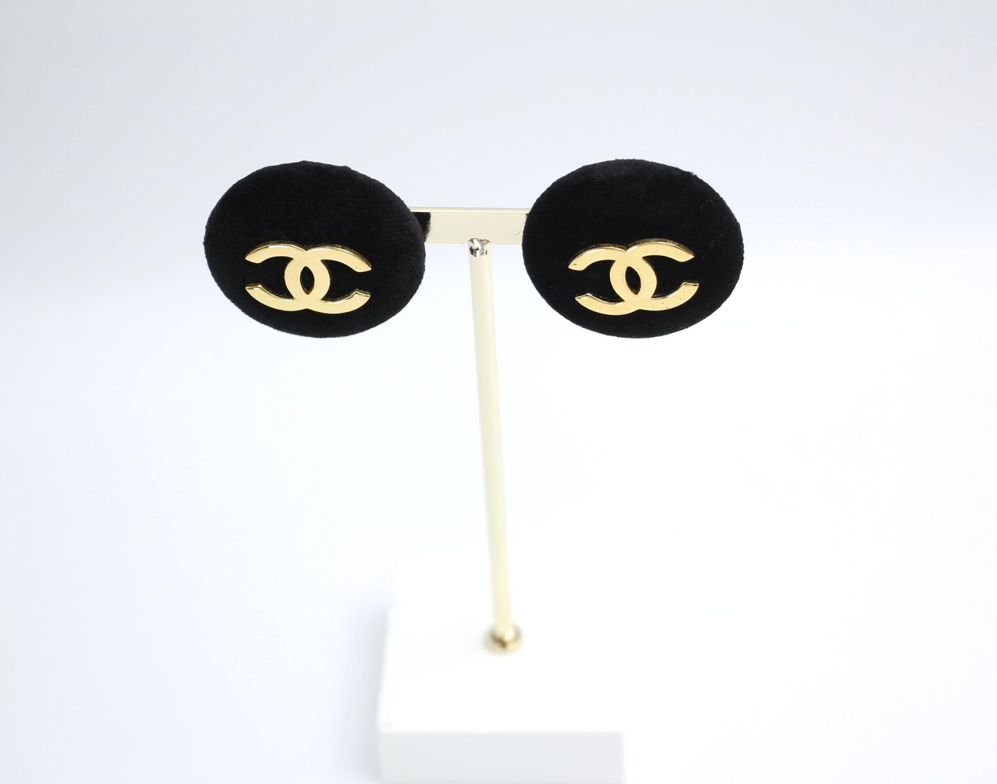 Chanel Vintage 86 Black Velvet Gold-Plated Round Large Cc Earrings