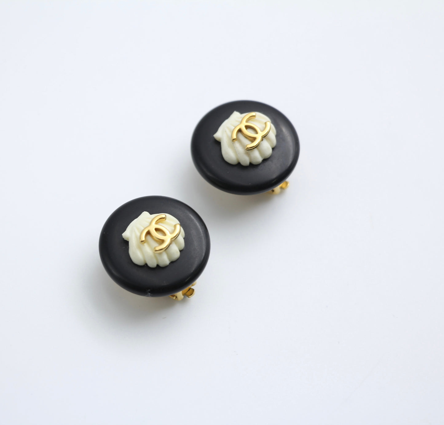 Chanel Vintage 96C Gold Plated Black And White Shell Earrings
