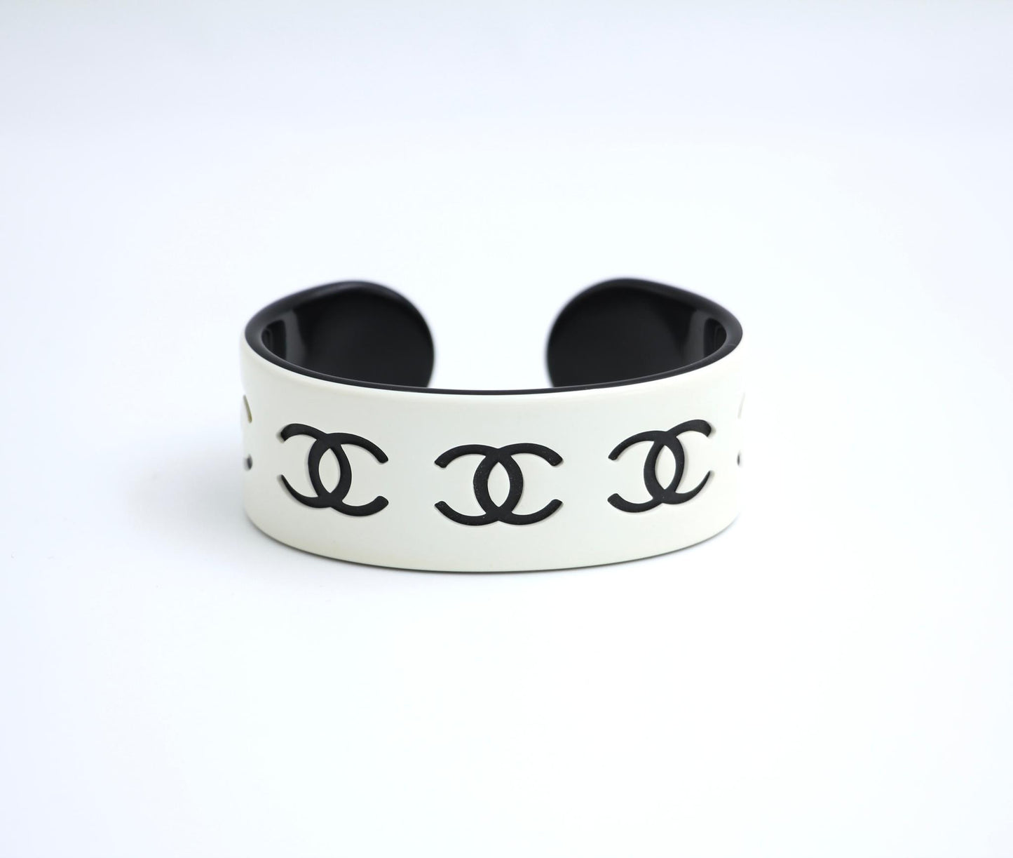 CHANEL Chanel Vintage 02P Resin Black And White Cc Choker - Onesize Fashion Jewellery - Vintage fashion from Top Quality Luxury Designers Bag