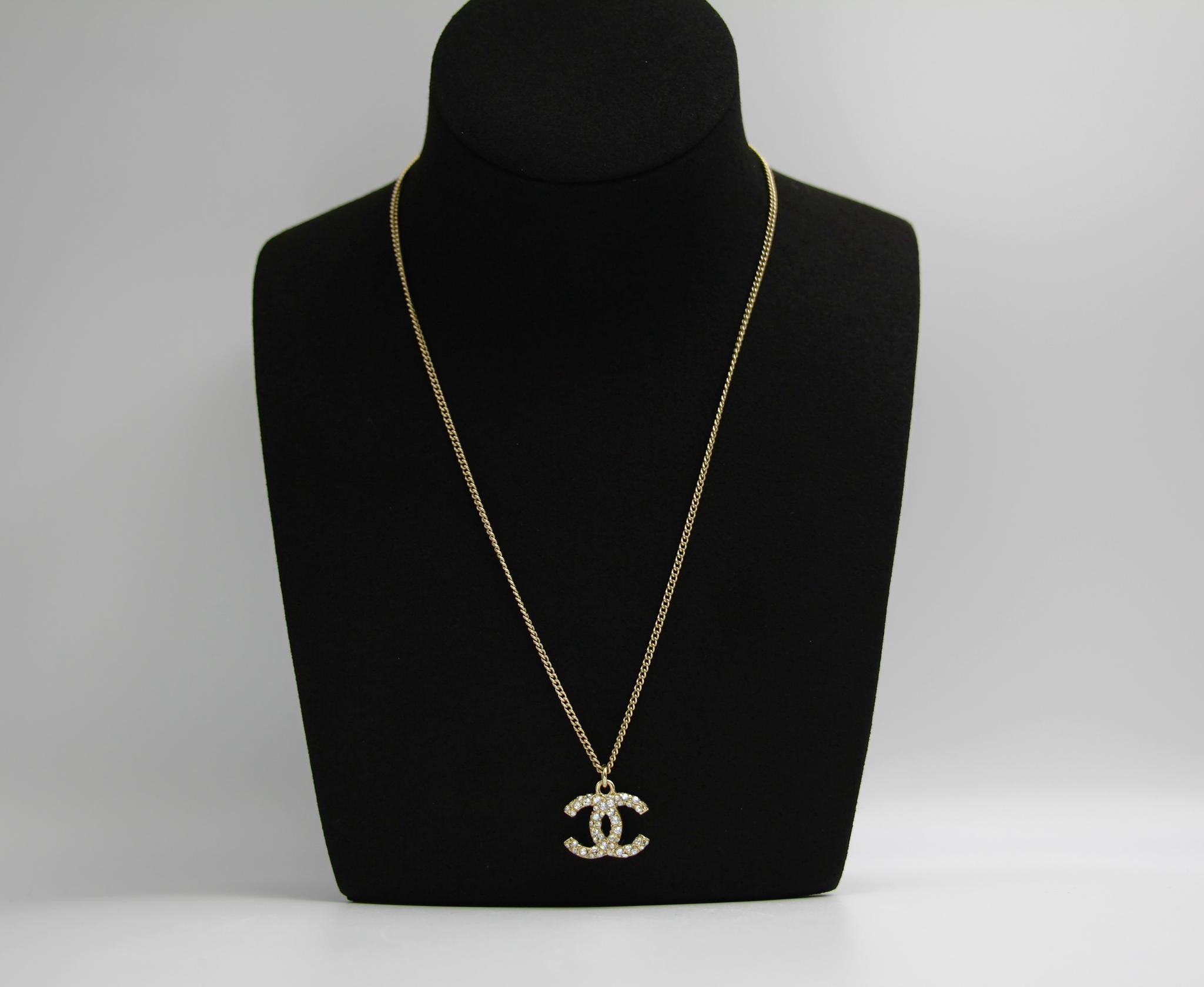 CHANEL Chanel Vintage 09A Rhinestone Classic Cc Necklace - Onesize Fashion Jewellery - Used fashion item from Top Quality Luxury Designers Bag
