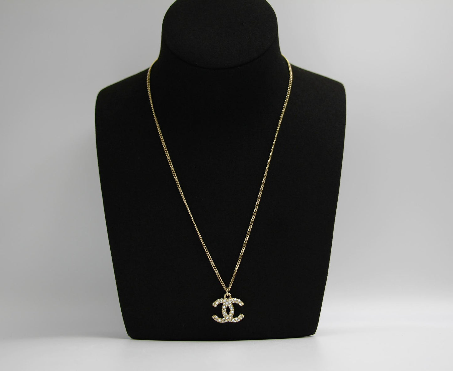 CHANEL Chanel Vintage 09A Rhinestone Classic Cc Necklace - Onesize Fashion Jewellery - Used fashion item from Top Quality Luxury Designers Bag