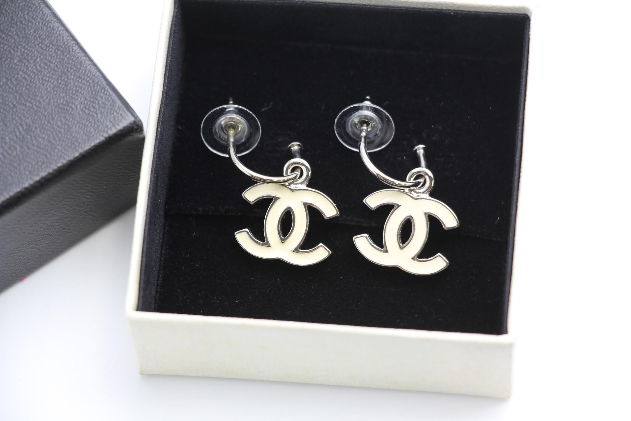 CHANEL Chanel Vintage 80S Black Gold Gold Plated Leather Waist Chain - Onesize Fashion Jewellery - Secondhand luxury from Top Quality Luxury Designers Bag