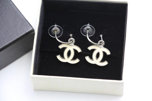 CHANEL Chanel Vintage 80S Black Gold Gold Plated Leather Waist Chain - Onesize Fashion Jewellery - Secondhand luxury from Top Quality Luxury Designers Bag