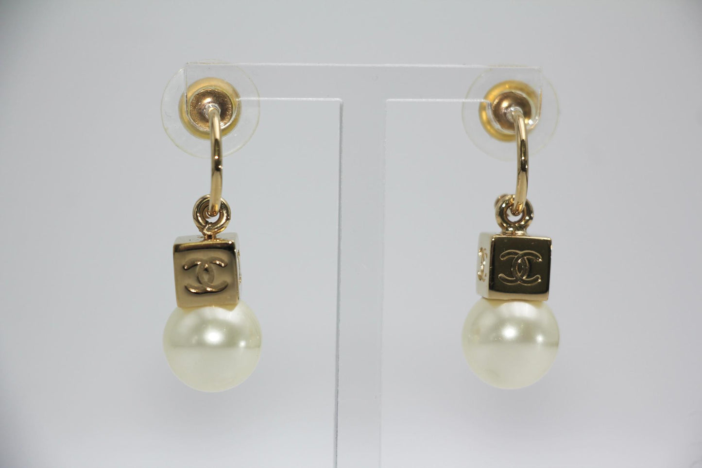 CHANEL Chanel Vintage 02 Imitation Pearl Gold Square Cc Drop Earrings - Onesize Fashion Jewellery - Vintage fashion from Top Quality Luxury Designers Bag