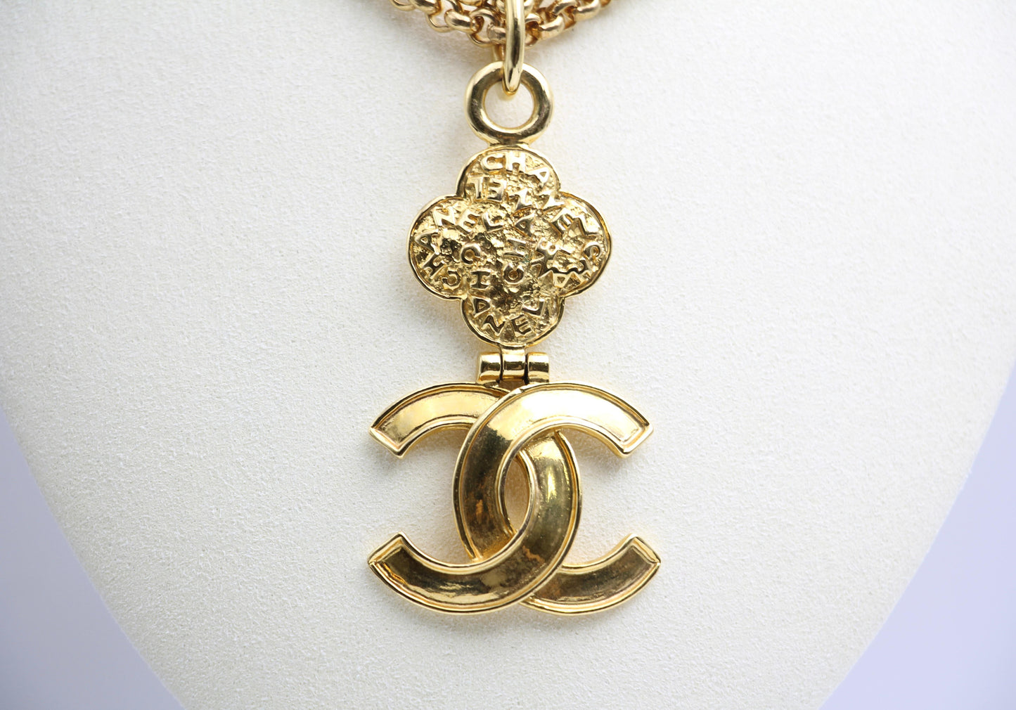 CHANEL Chanel Vintage 95A Gold-Plated Plain Gold Flower Necklace - Onesize Fashion Jewellery - Vintage fashion from Top Quality Luxury Designers Bag