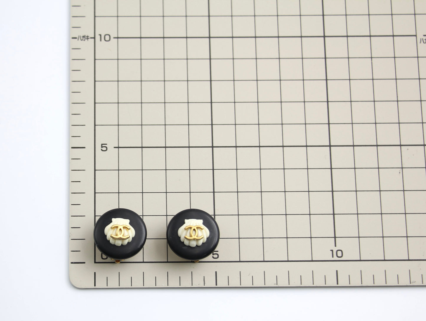 Chanel Vintage 96C Gold Plated Black And White Shell Earrings