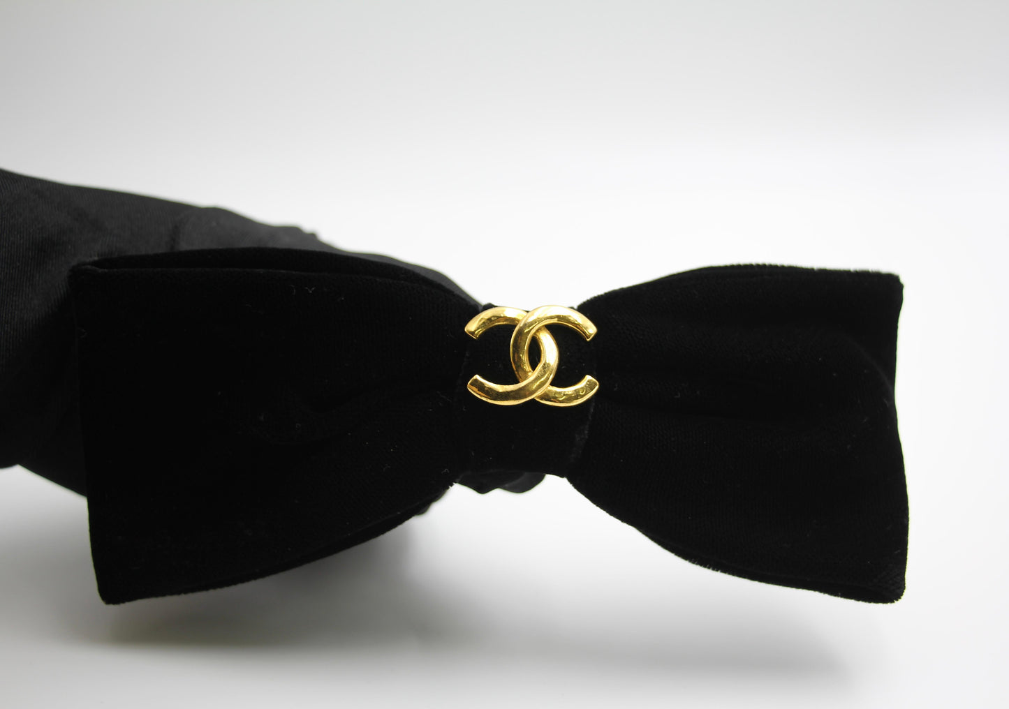 CHANEL Chanel Vintage 81 85 Vintage Black Velvet Gold-Plated Bow Hairpin - Onesize Fashion Jewellery - Secondhand luxury from Top Quality Luxury Designers Bag