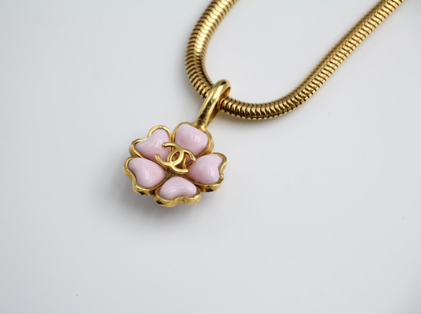 CHANEL Chanel Vintage 97P Glazed Pink Camellia Pendant Necklace - Onesize Fashion Jewellery - Used fashion item from Top Quality Luxury Designers Bag