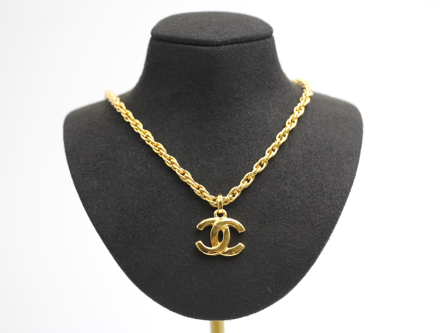 CHANEL Chanel Vintage 81 85 Gold Plated Chain Clavicle Necklace - Onesize Fashion Jewellery - Secondhand luxury from Top Quality Luxury Designers Bag
