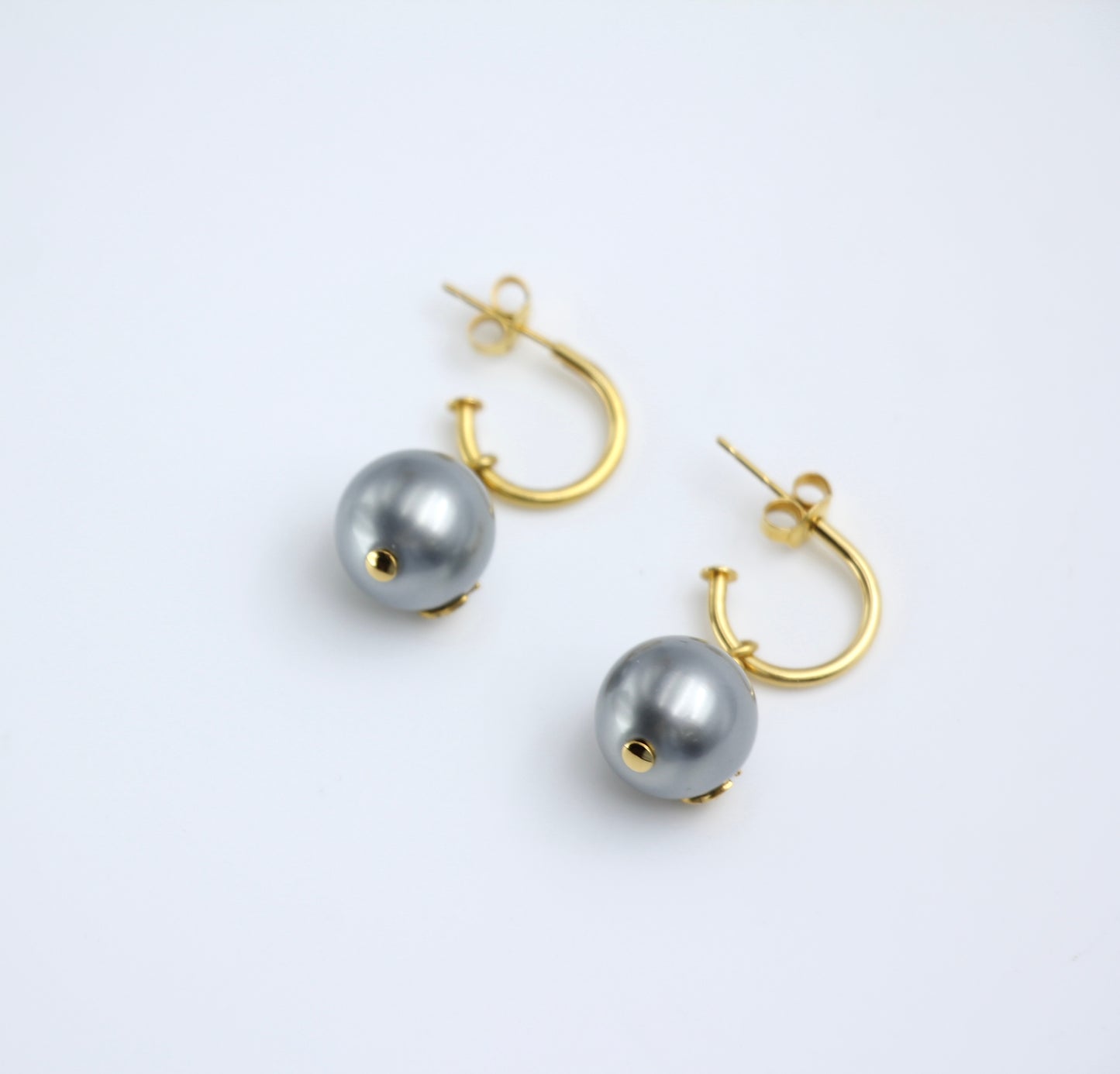 CHANEL Chanel Vintage 2002 Imitation Pearl Gray Wave Dangle Earrings 1 - Onesize Fashion Jewellery - Vintage fashion from Top Quality Luxury Designers Bag