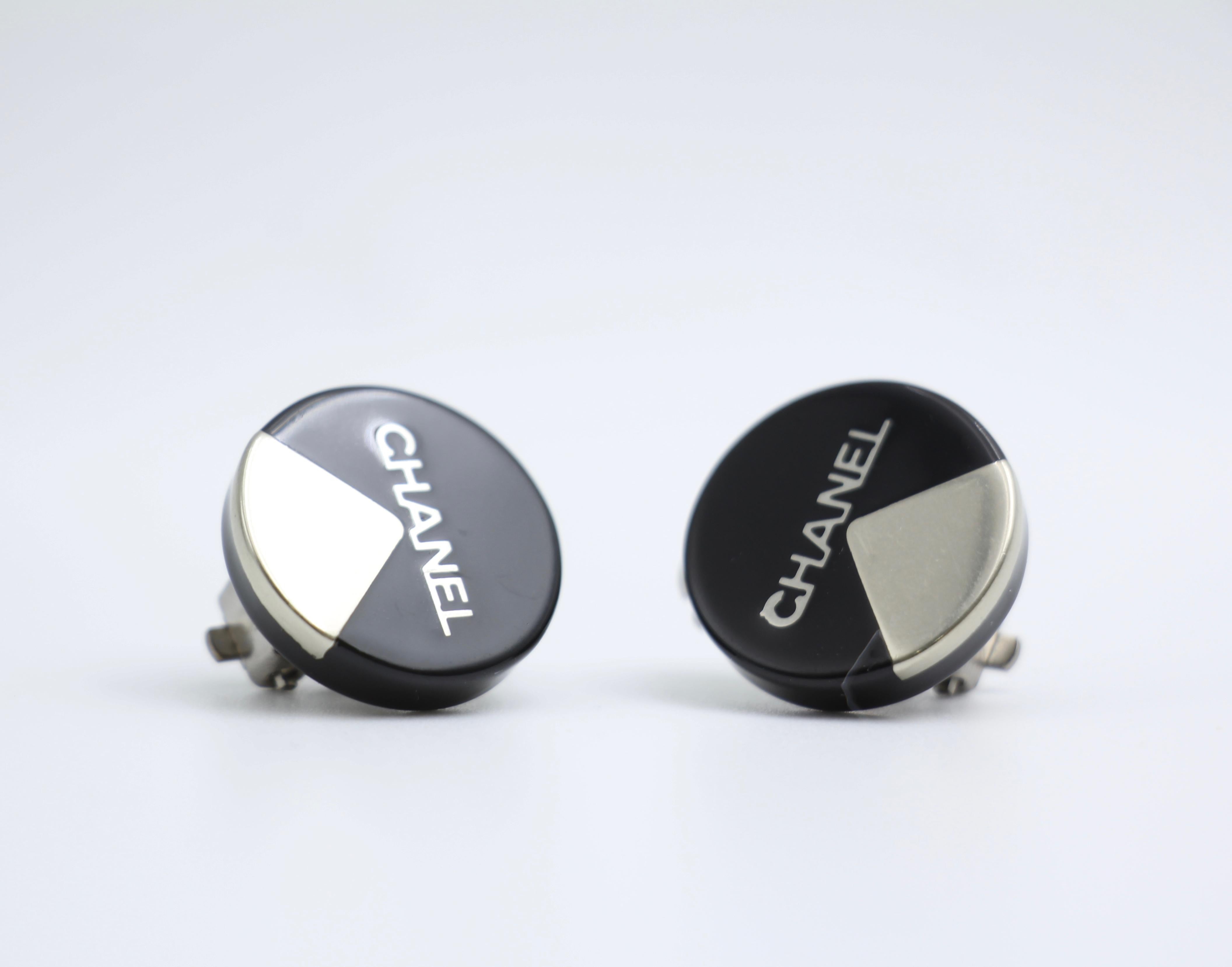 CHANEL Chanel Vintage 00A Resin English Lettering Black Silver Half Triangle Earrings - Onesize Fashion Jewellery - Used fashion item from Top Quality Luxury Designers Bag