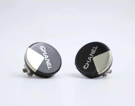 CHANEL Chanel Vintage 00A Resin English Lettering Black Silver Half Triangle Earrings - Onesize Fashion Jewellery - Used fashion item from Top Quality Luxury Designers Bag