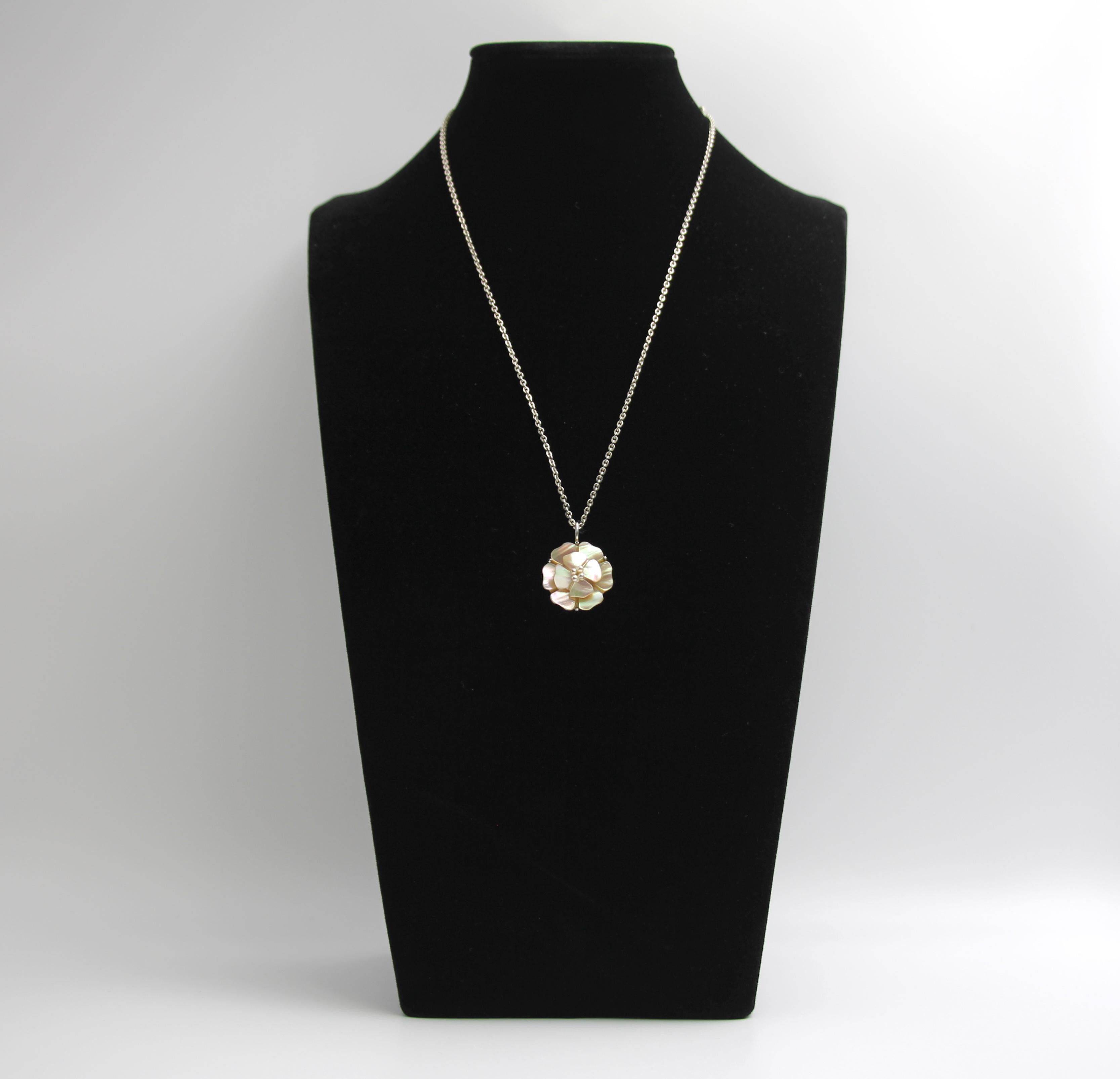 CHANEL Chanel Vintage 98A Mother-Of-Pearl White Multi-Layered Camellia Silver Necklace - Onesize Fashion Jewellery - Vintage fashion from Top Quality Luxury Designers Bag
